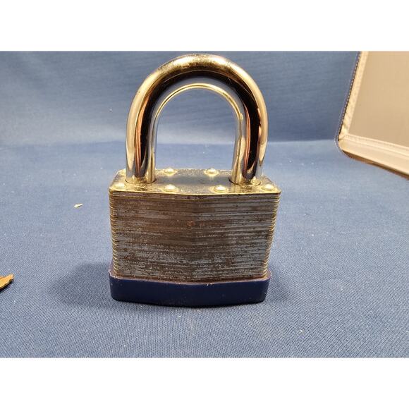 Brinks Heavy 60mm Hardened Laminated Padlock with Key - 2-1/2" x 2" -works great - Picture 8 of 8